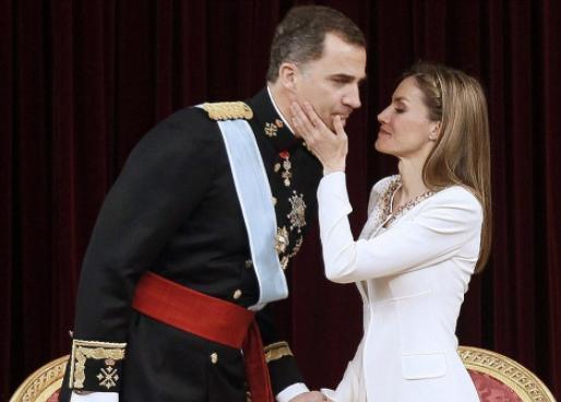 吃瓜西班牙夫妇视频,揭秘异国生活趣味瞬间